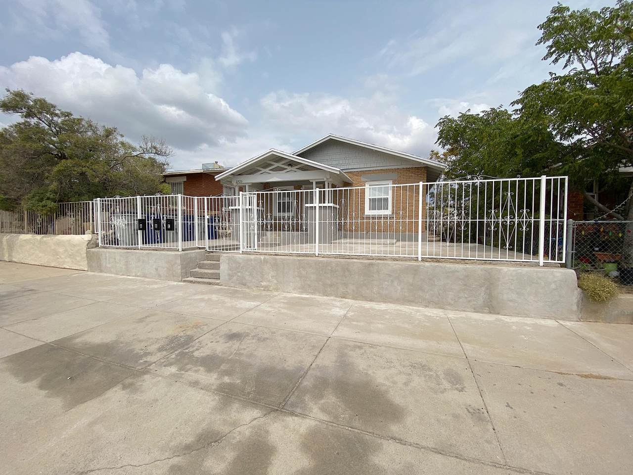 2723 Sacramento Avenue - Photo 1