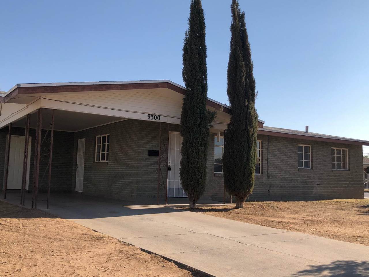 9300 Waverly Drive - Photo 1
