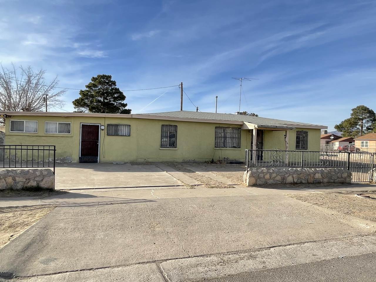 253 Edith Drive - Photo 1