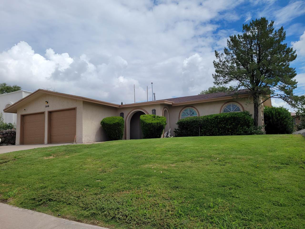 208 Flynn Drive - Photo 1