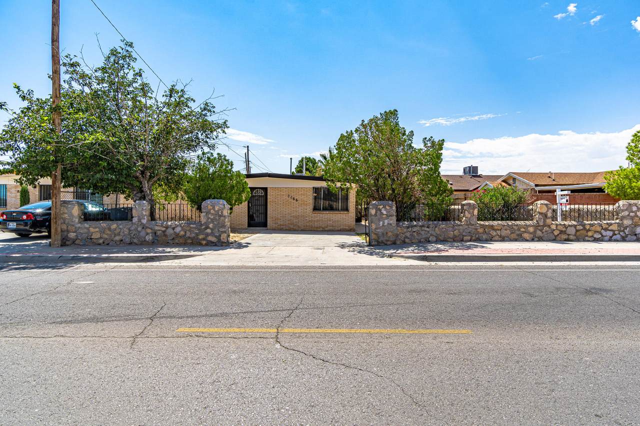 8866 Roseway Dr Drive - Photo 1
