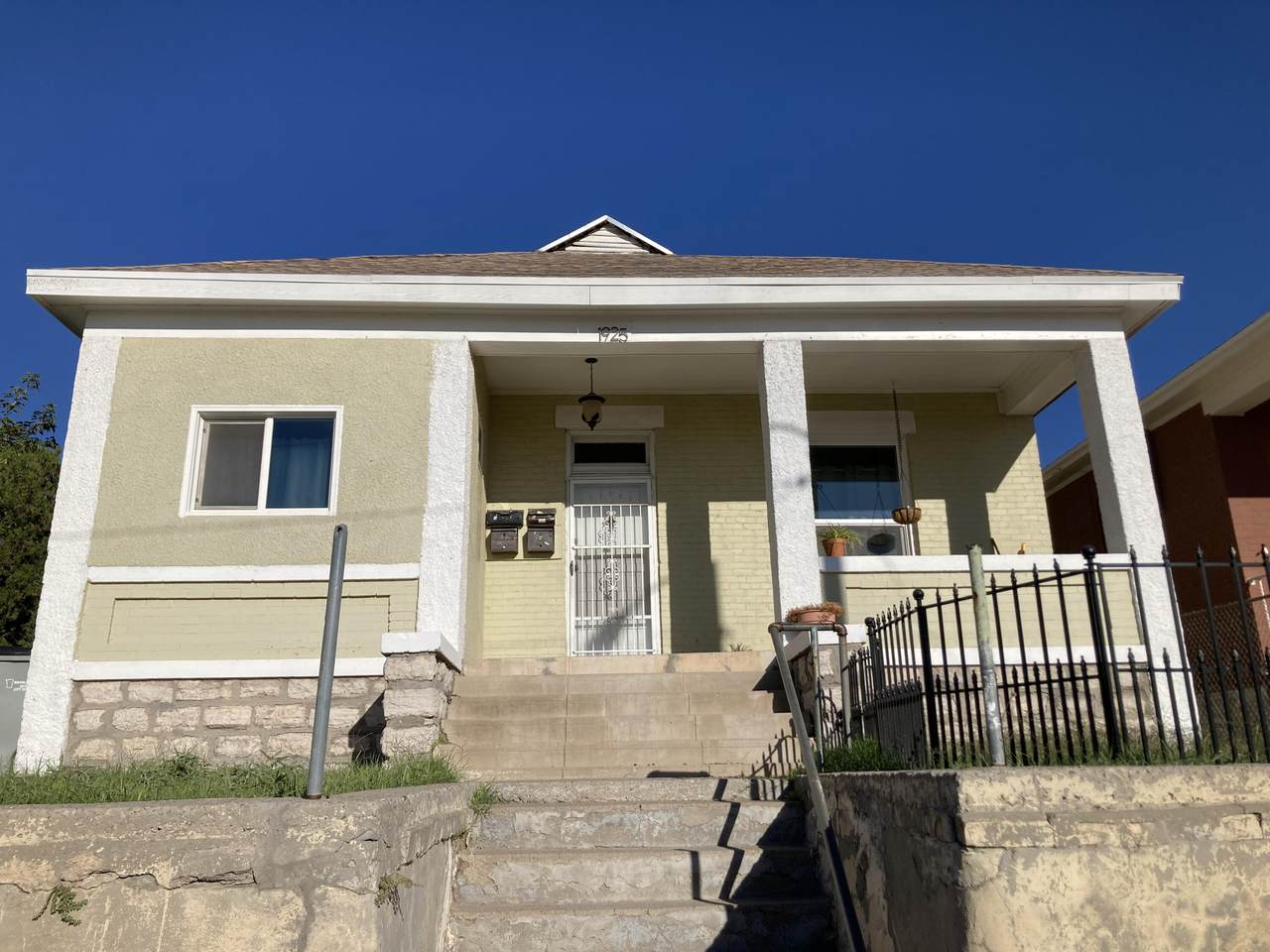 1925 Arizona Avenue - Photo 1