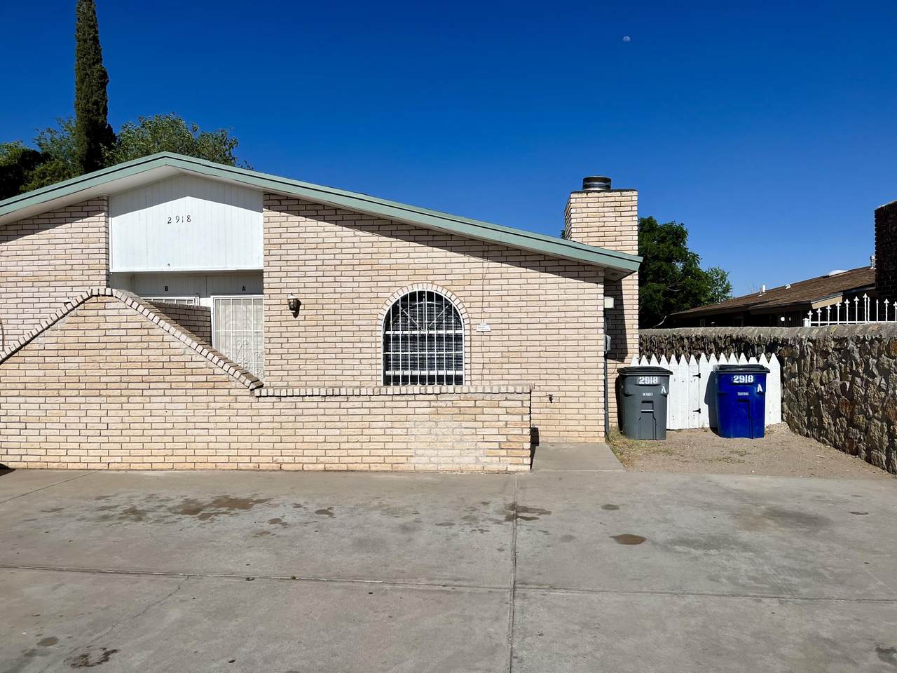 2918 E Glen Drive - Photo 1