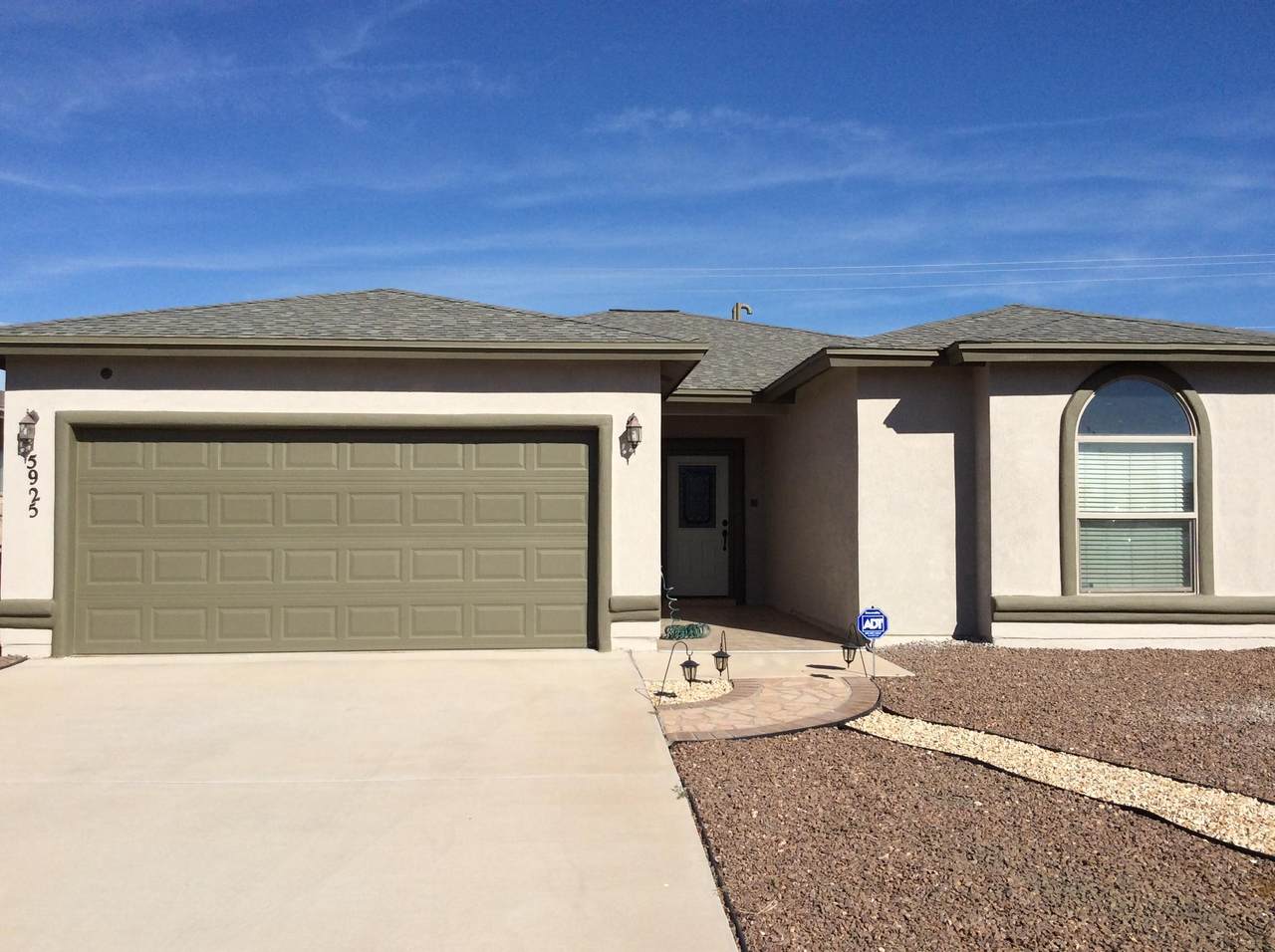 5925 Speyside Drive - Photo 1
