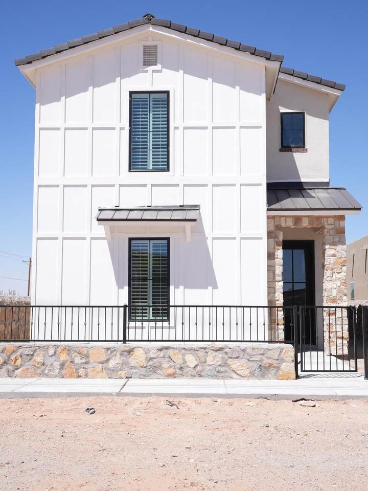14719 Pebble Hills Boulevard - Photo 1