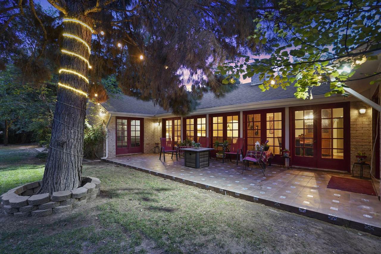 711 Post Oak Court - Photo 1