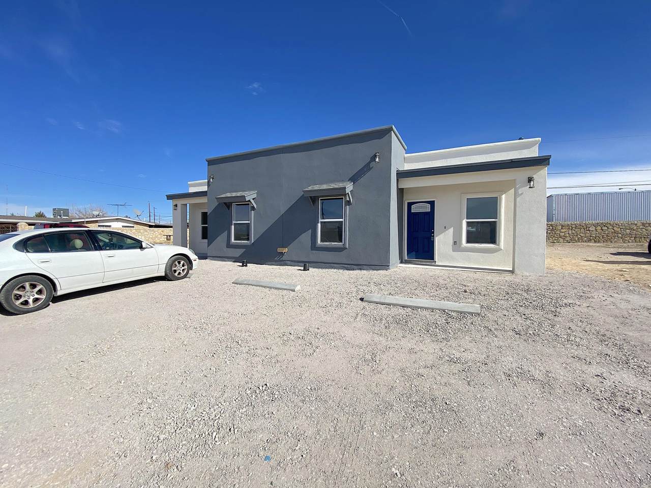 8702 De Alva - Photo 1