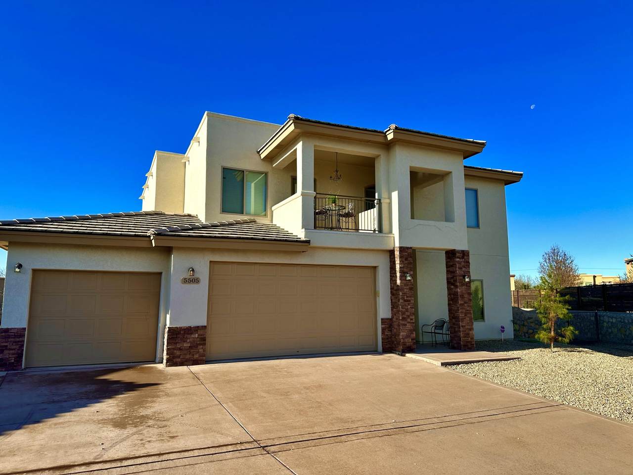 5505 Valley Oak Drive - Photo 1