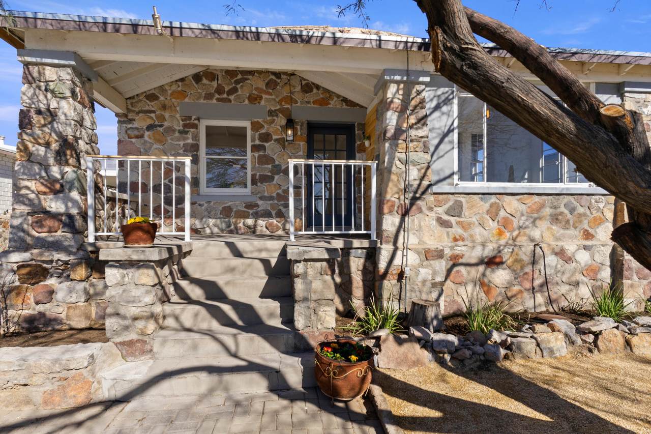 3011 Porter Avenue - Photo 1