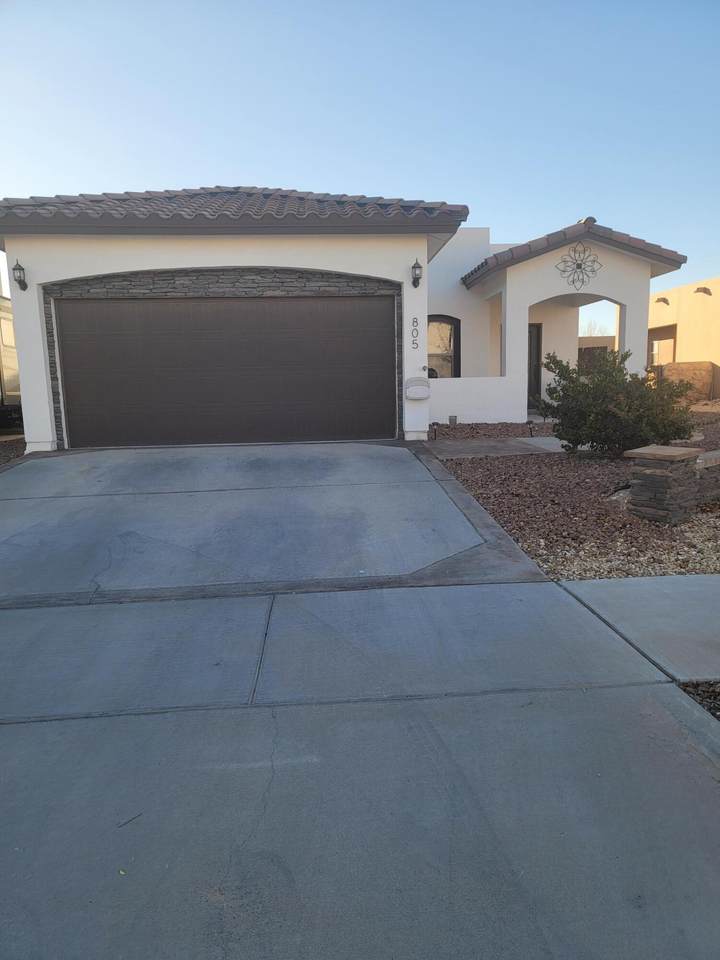 805 Crathorne Street - Photo 1