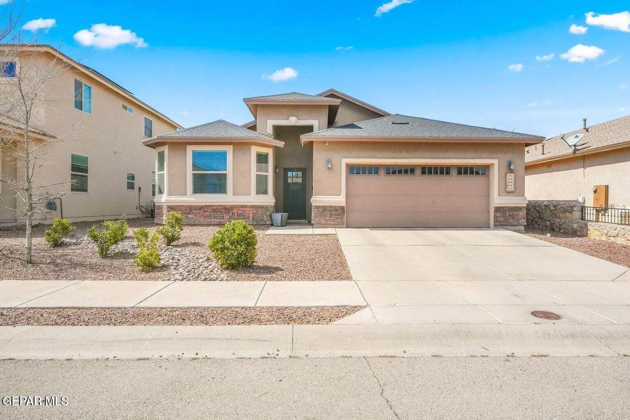 2225 Glitter Point - Photo 1