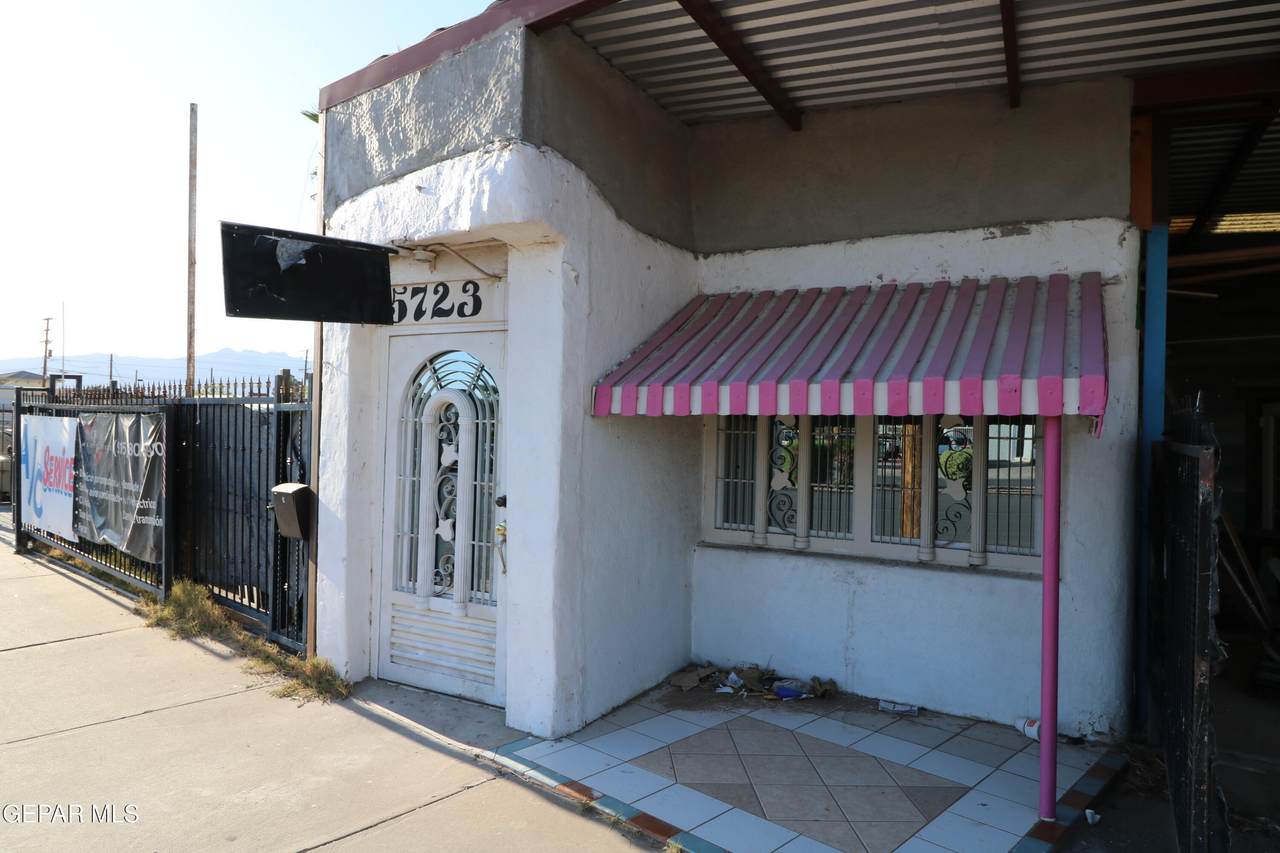 5723 Alameda Avenue - Photo 1