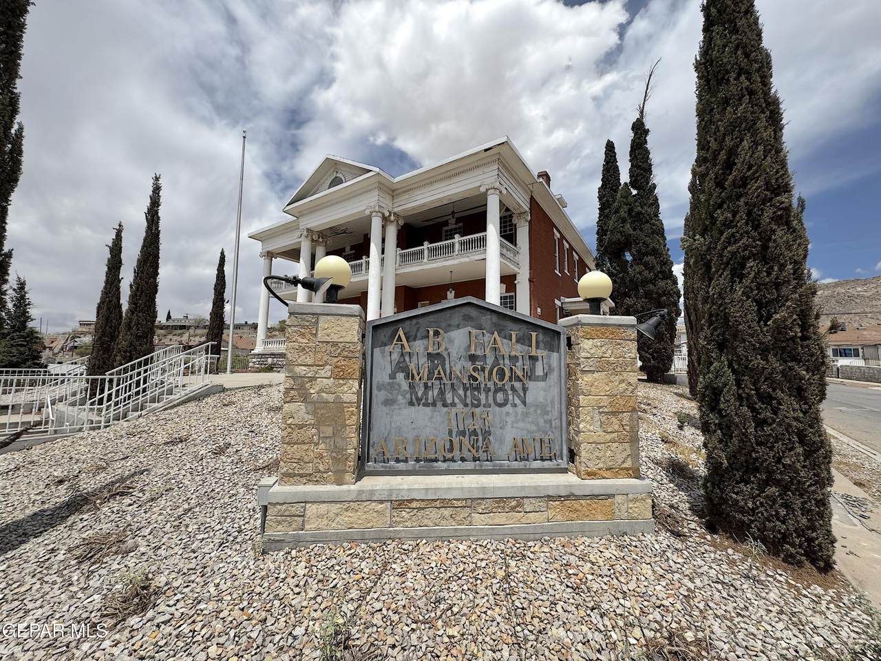 1725 Arizona Avenue - Photo 1