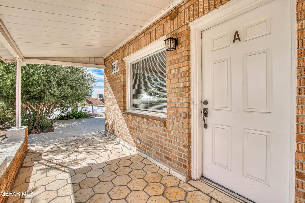 1611 Kansas Street - Photo 1