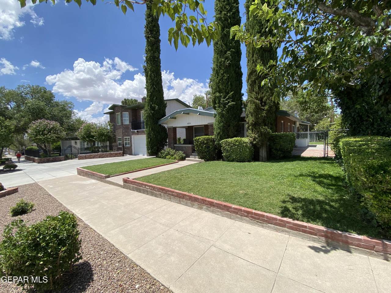 405 Robinson Avenue - Photo 1