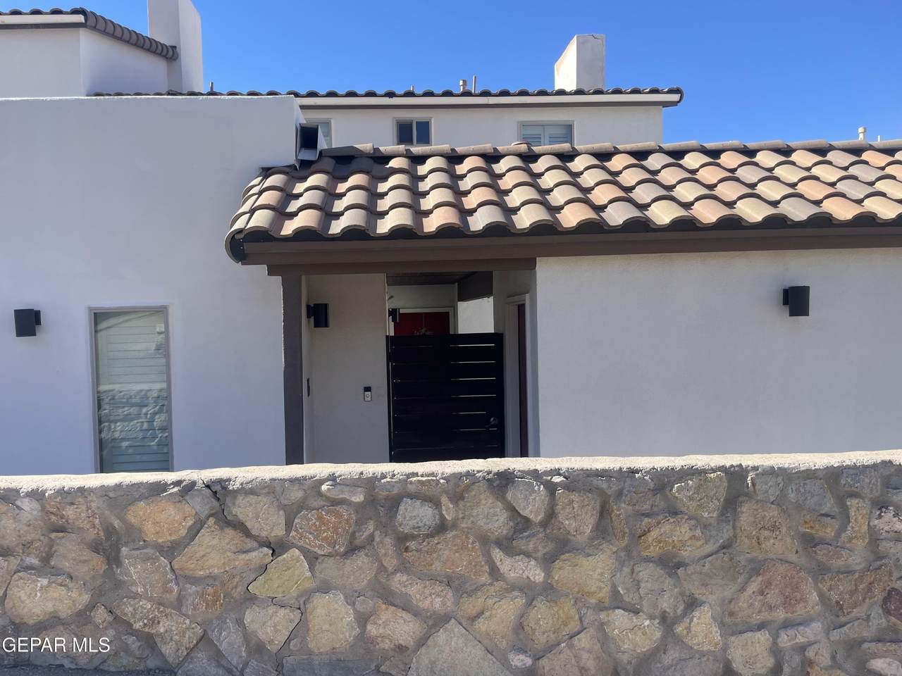 4200 Camelot Heights Drive - Photo 1