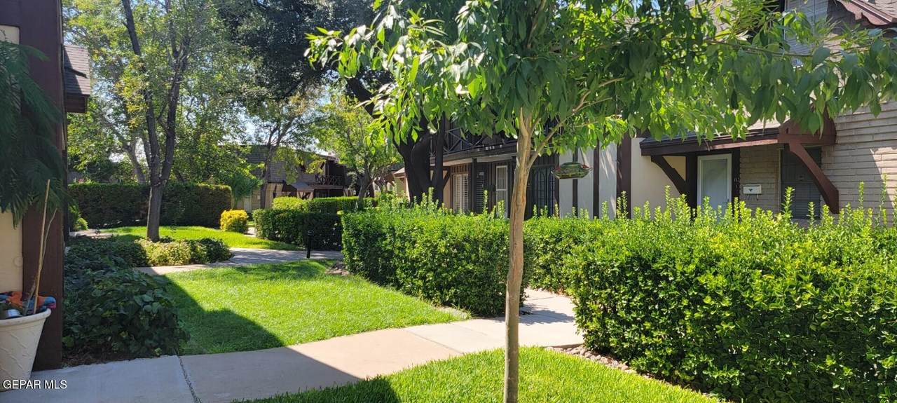 500 Thunderbird Drive - Photo 1