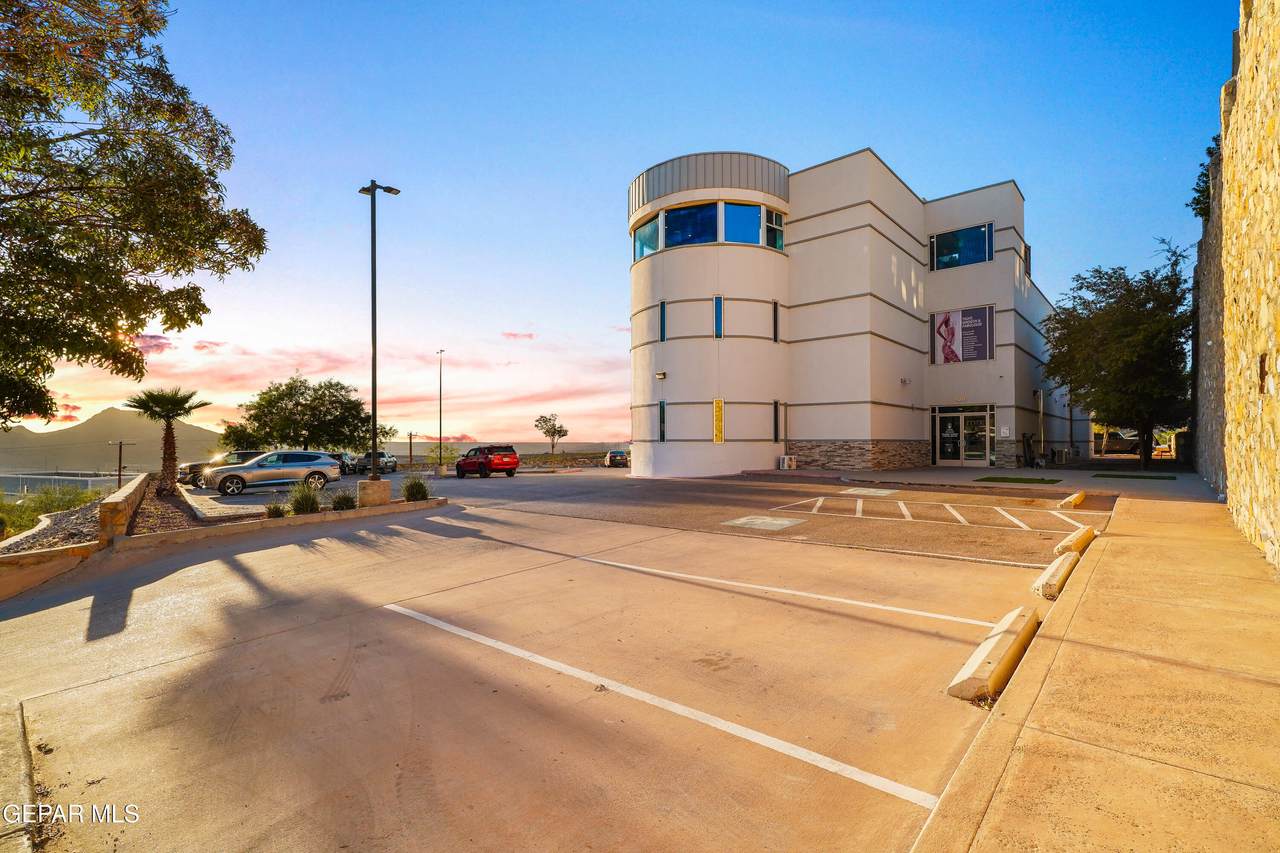 4201 Camelot Heights Drive - Photo 1