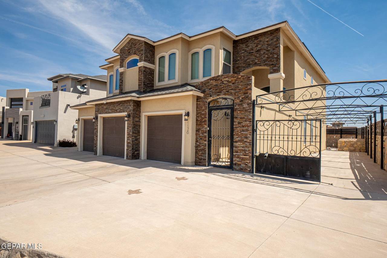 1126 Ismael Robles Street - Photo 1