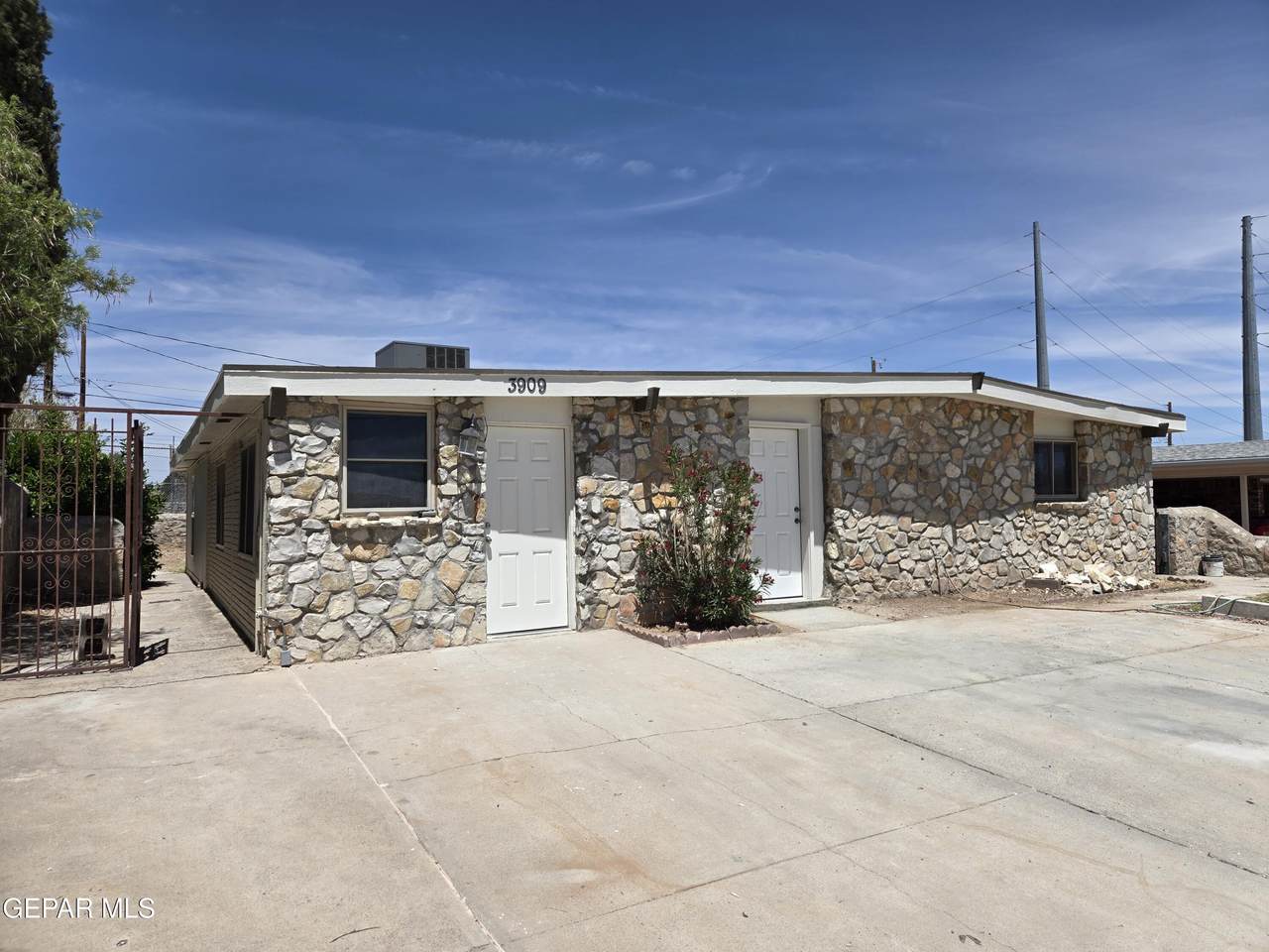 3909 Sunrise Avenue - Photo 1