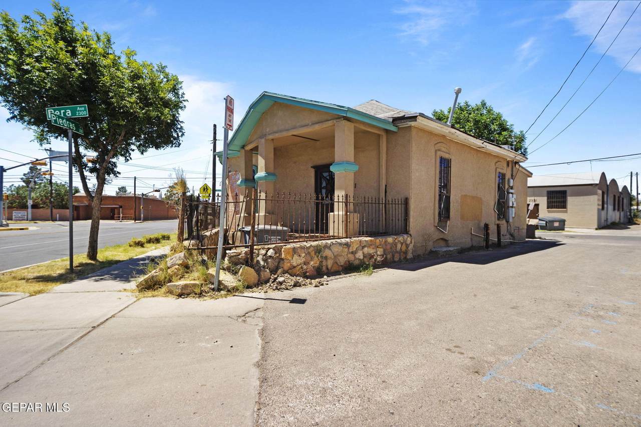 211 Piedras Street - Photo 1