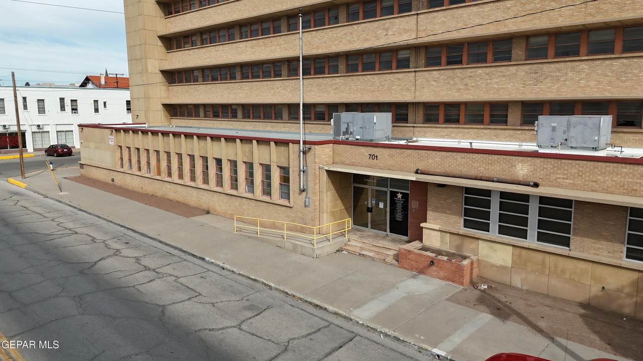 701 Montana Avenue - Photo 1