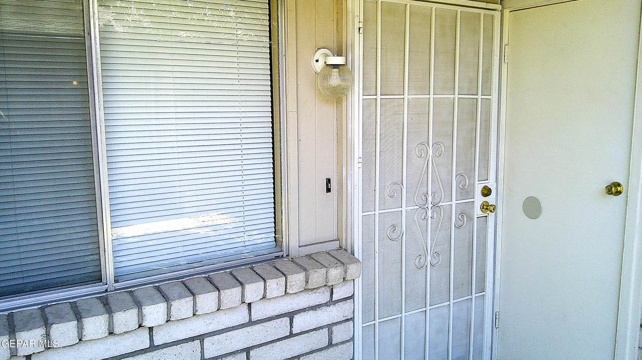 3022 E Glen Drive - Photo 1
