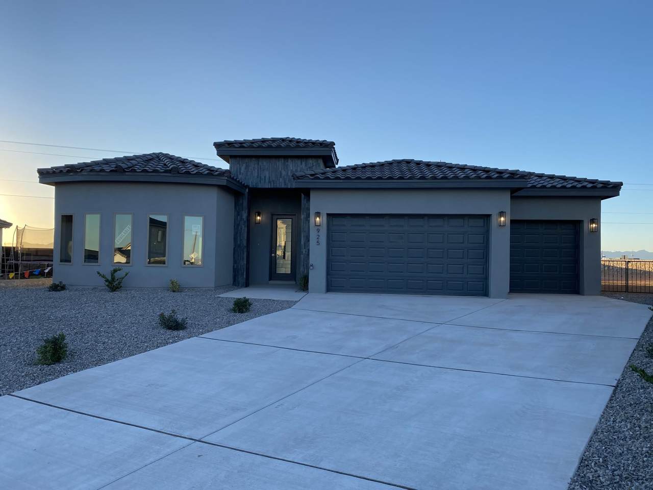 925 Cottage Place - Photo 1