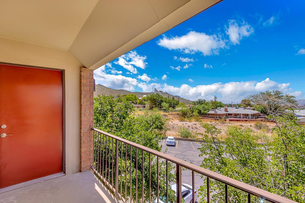 4433 N. Stanton Street - Photo 1