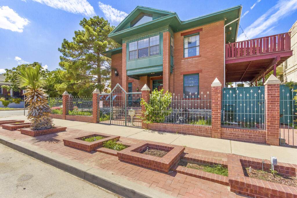 401 California Avenue - Photo 1