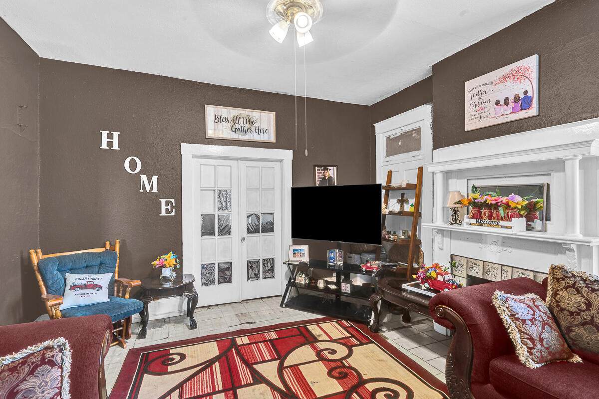 619 Rosewood Street - Photo 1