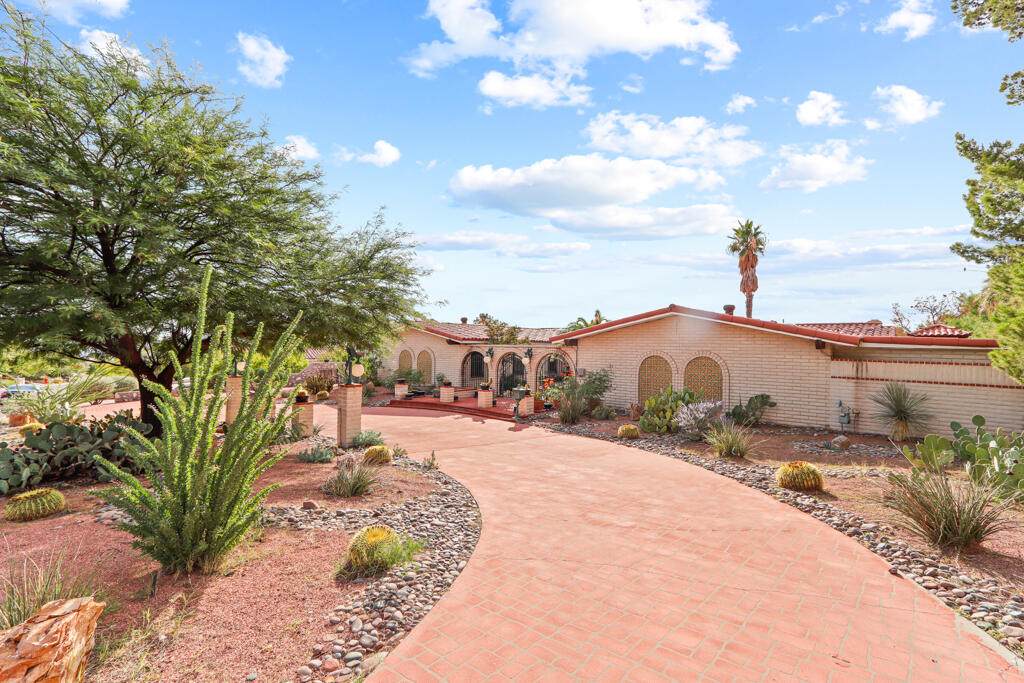 913 Broadmoor Drive - Photo 1