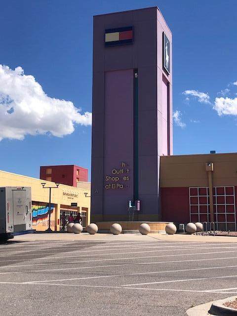 7051 Desert Boulevard - Photo 1