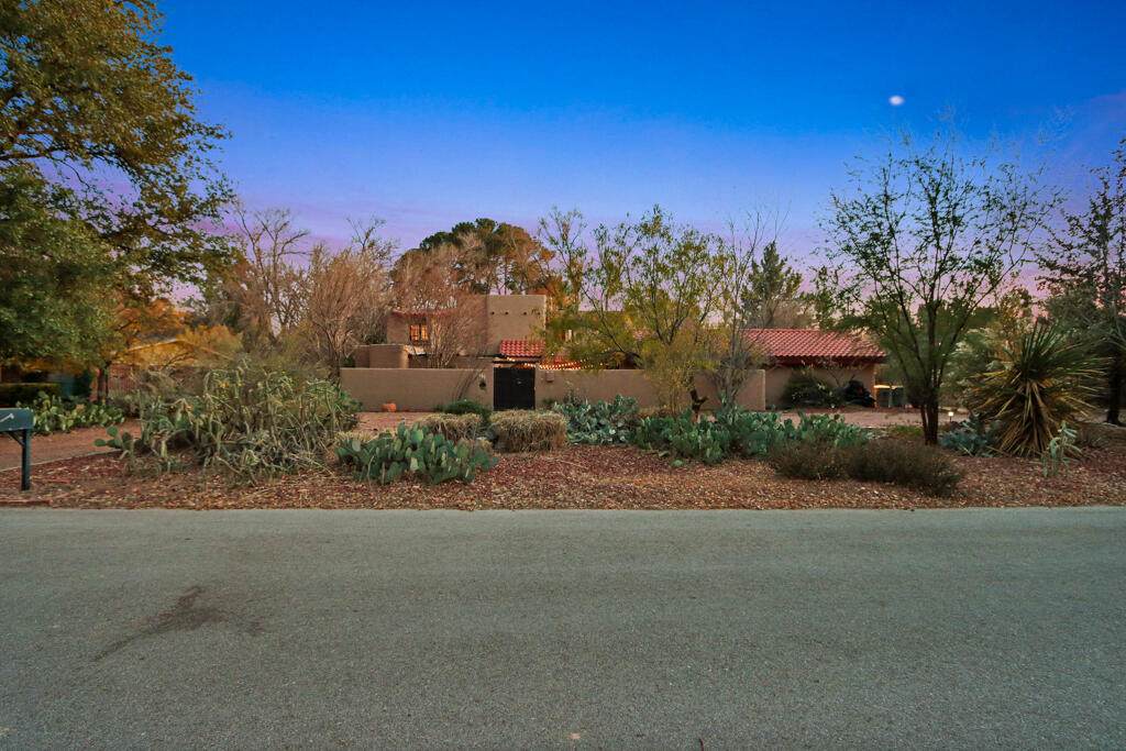 316 Kingswood Drive - Photo 1