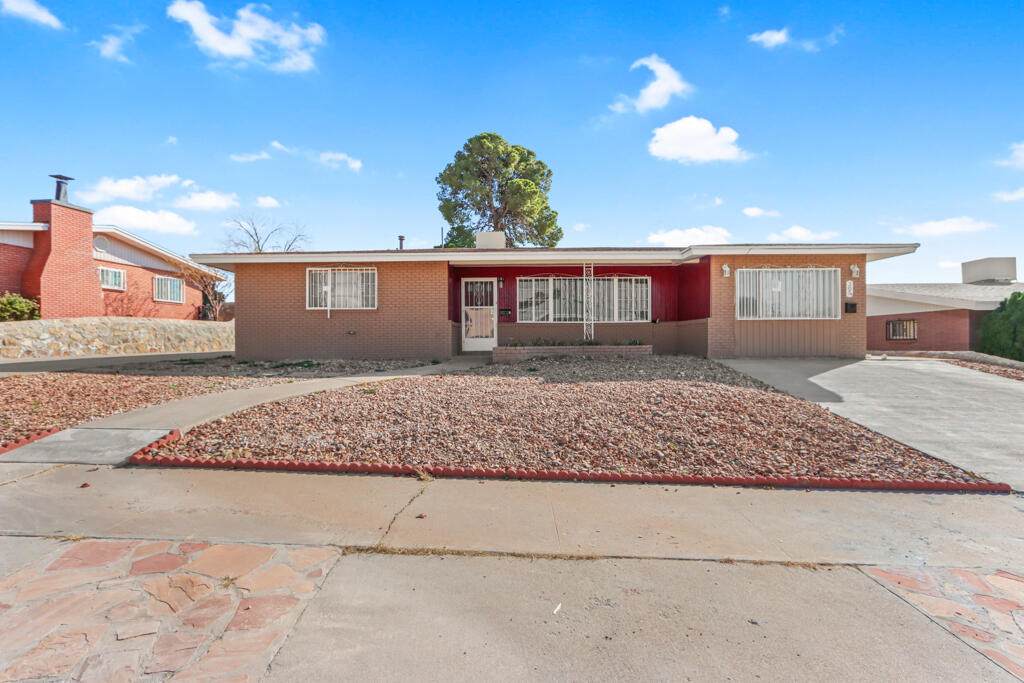 305 De Leon Drive - Photo 1