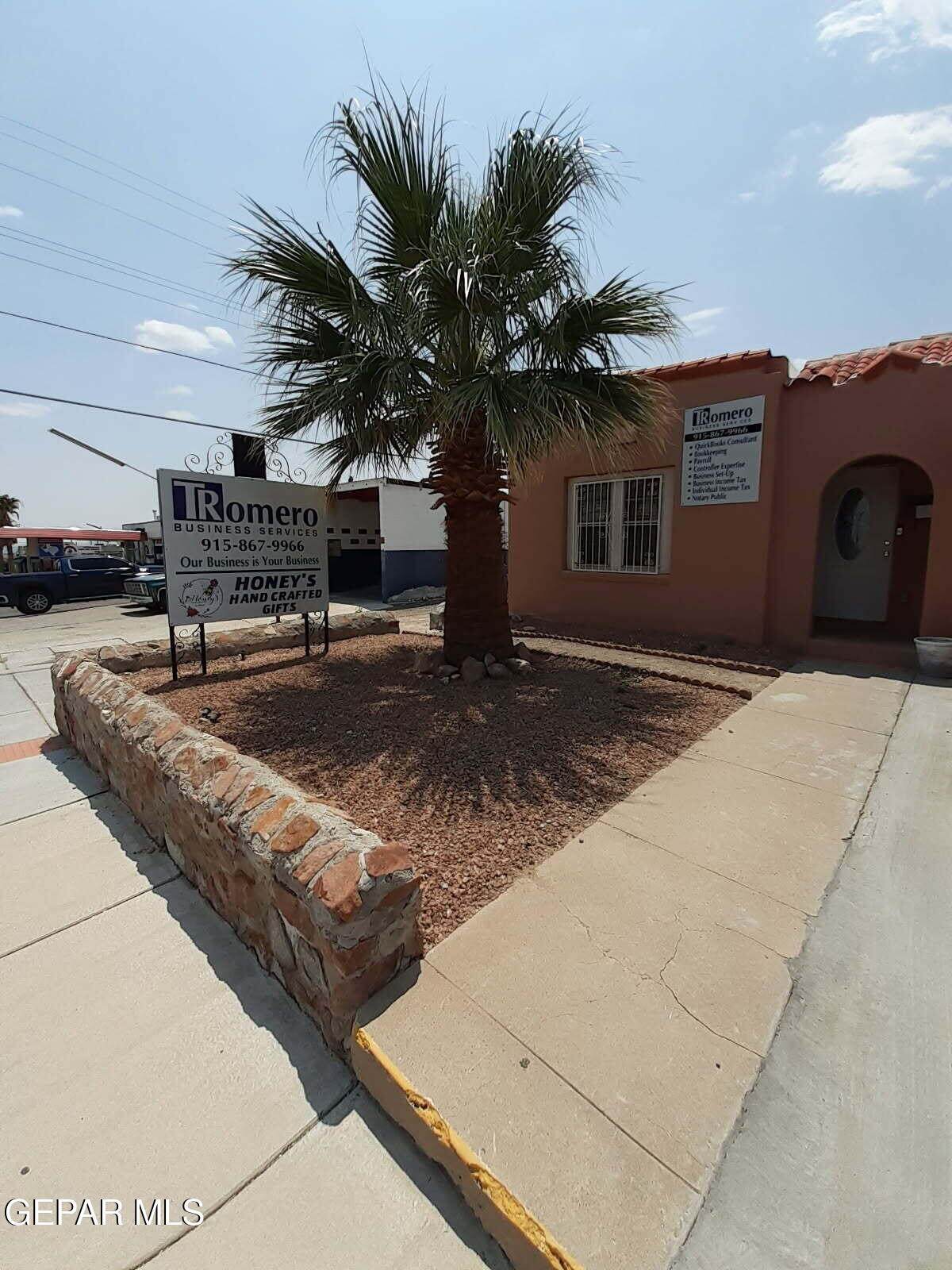 2615 N. Piedras Street - Photo 1