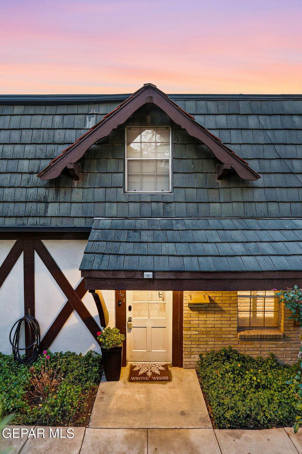 350 Thunderbird Drive - Photo 1