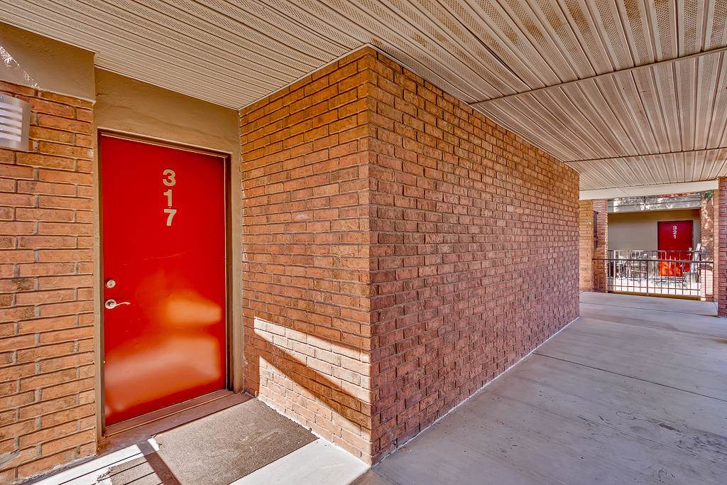 4433 N. Stanton Street - Photo 1
