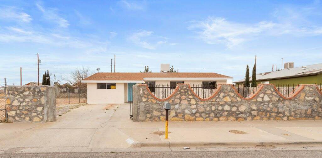 5625 Manila Drive - Photo 1