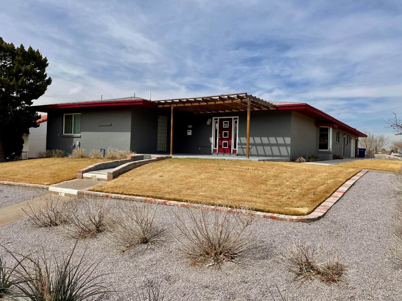 715 University Avenue - Photo 1