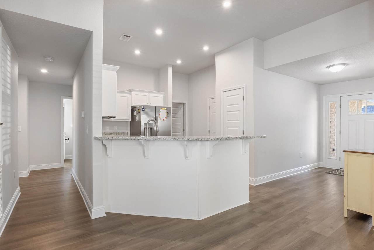 109 Ridgeway Circle - Photo 1