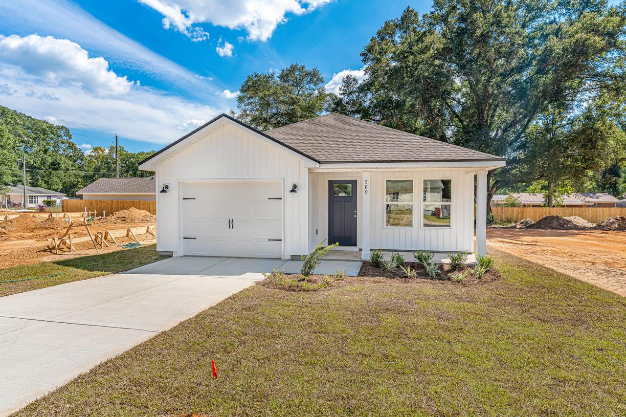742 Chestnut Avenue - Photo 1