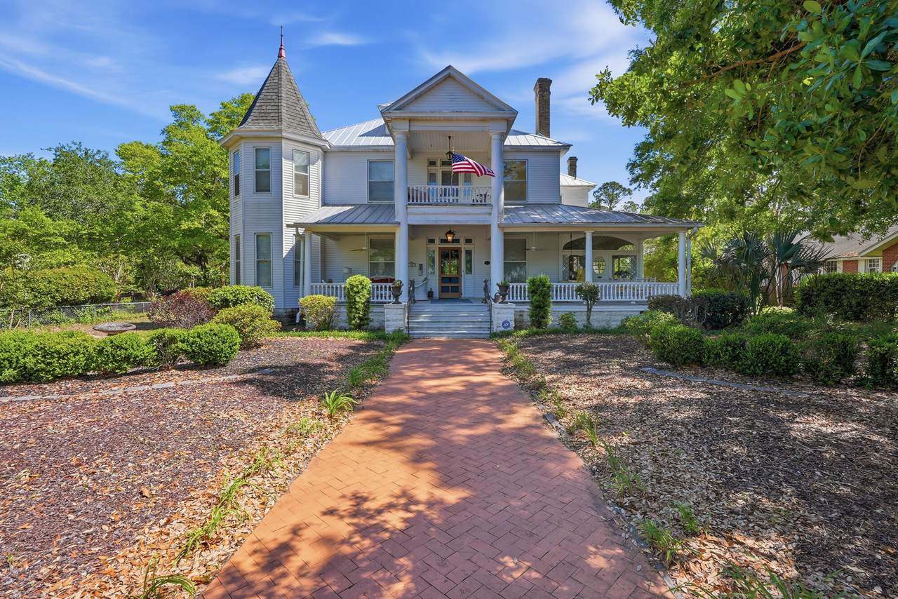550 Circle Drive - Photo 1