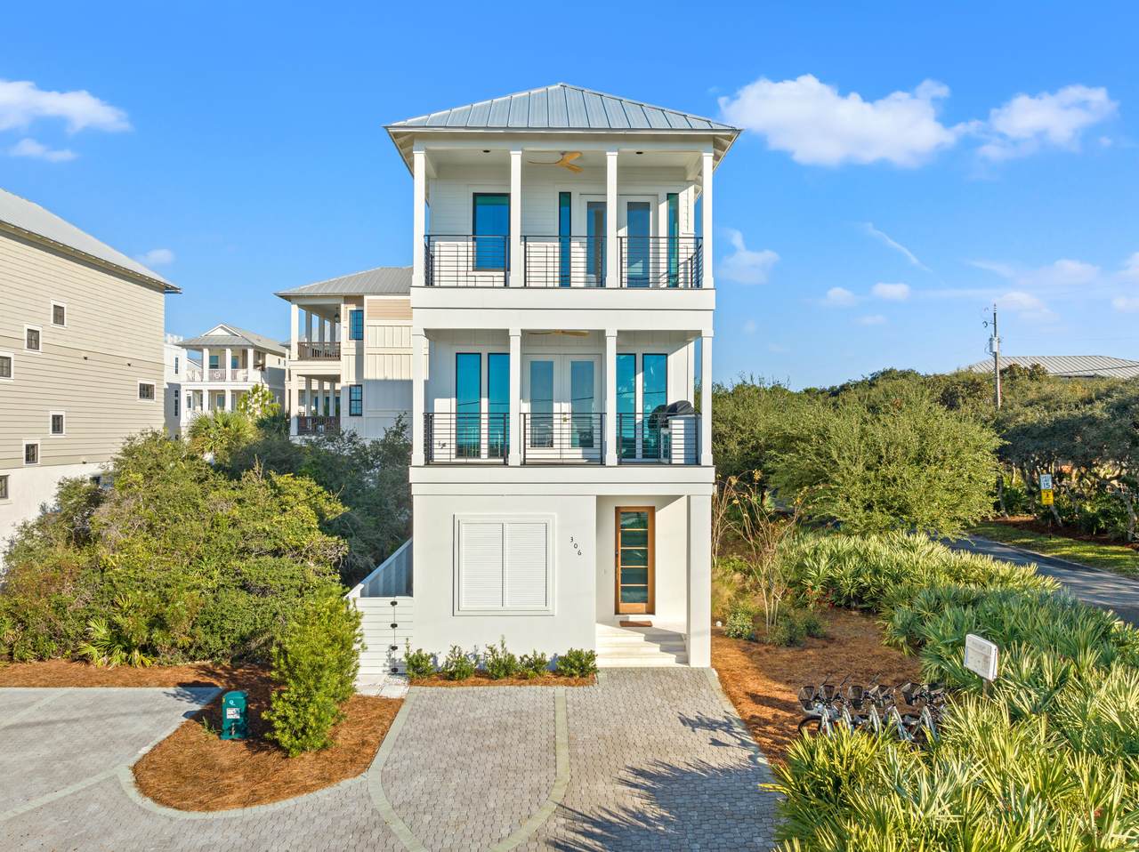 306 Park Place Avenue - Photo 1