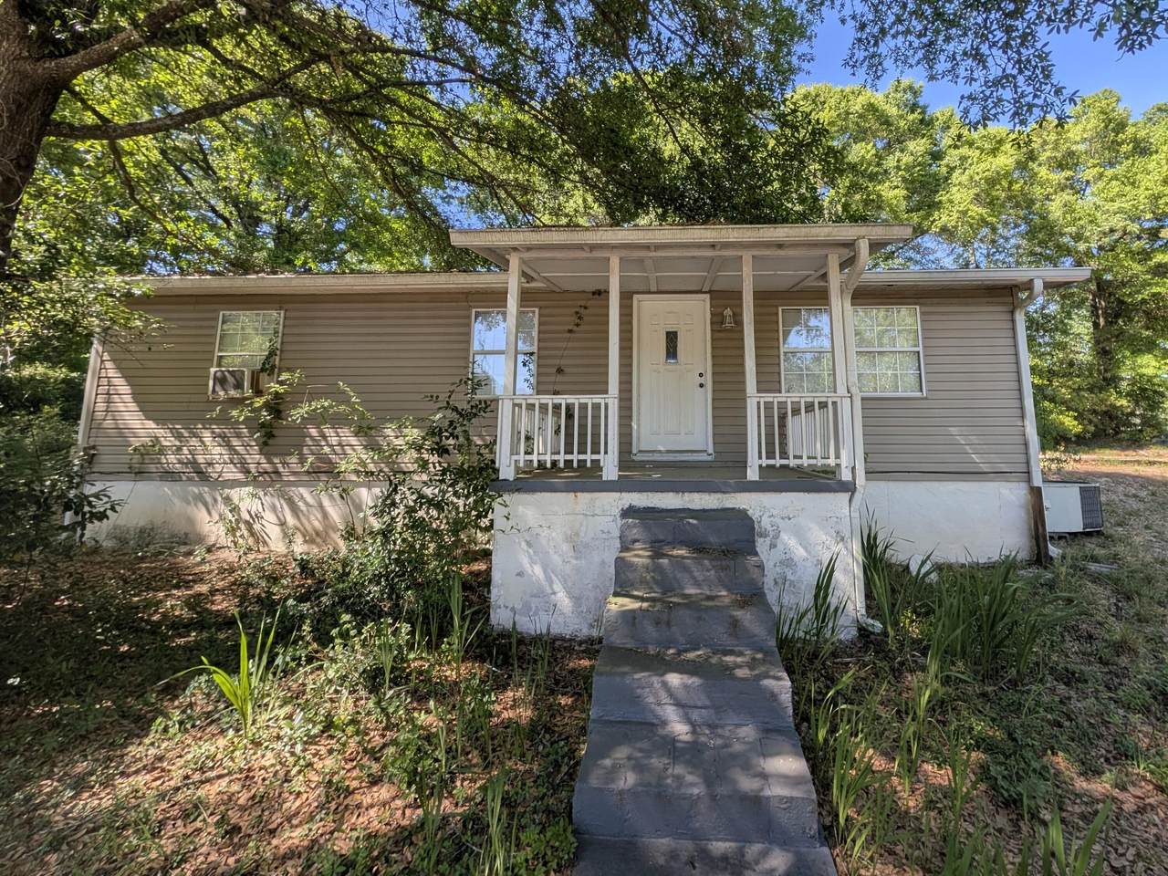552 Reed Avenue - Photo 1