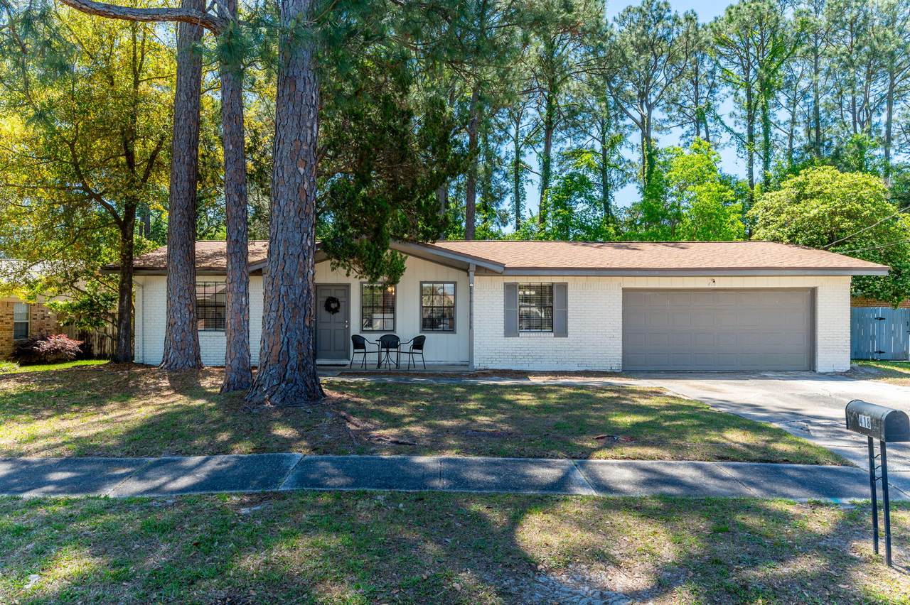 418 Tanglewood Drive - Photo 1