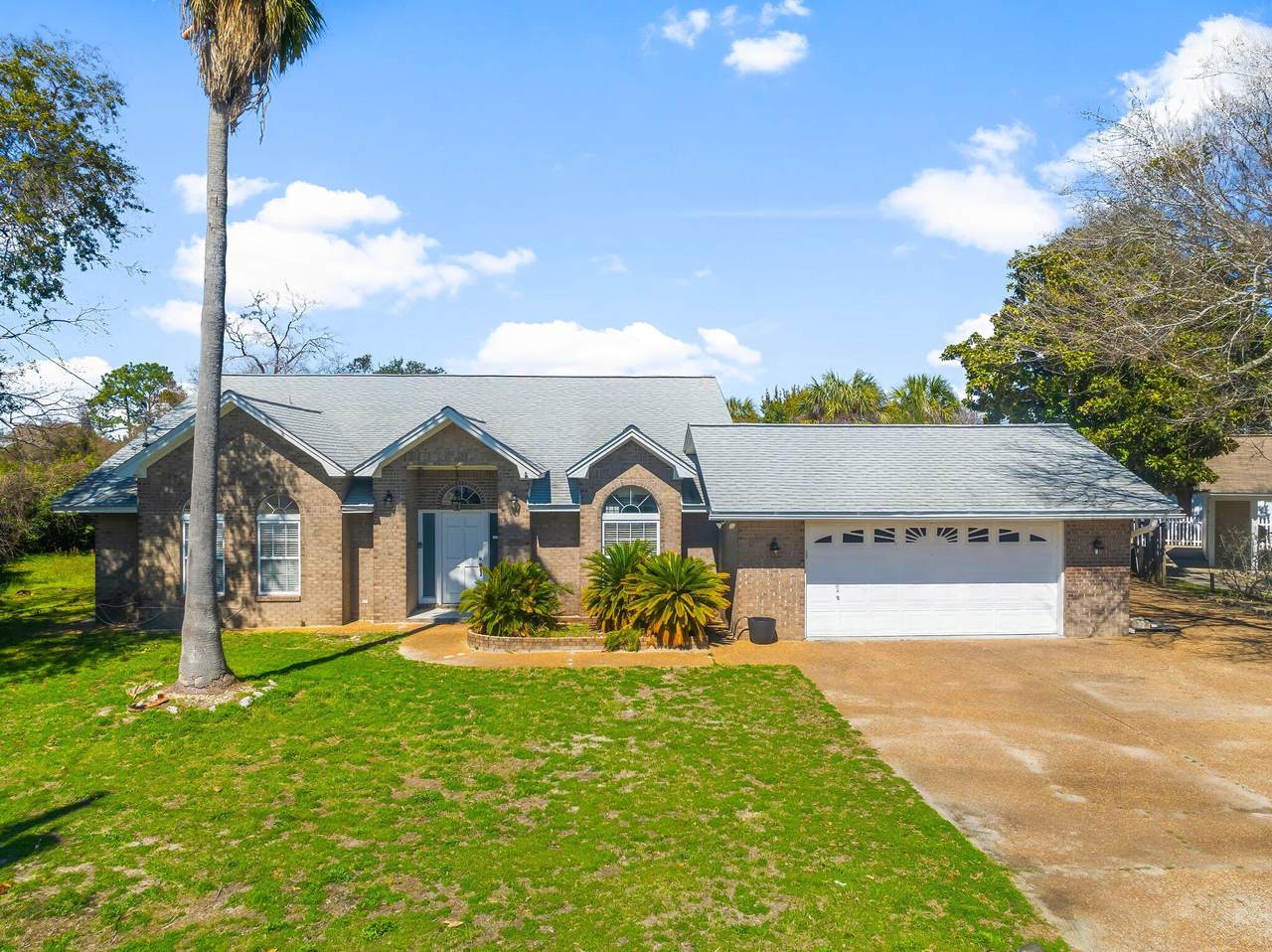 144 Oleander Circle - Photo 1
