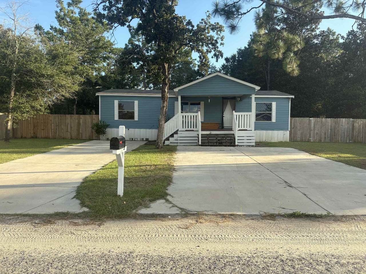 135 Rembrandt Circle - Photo 1