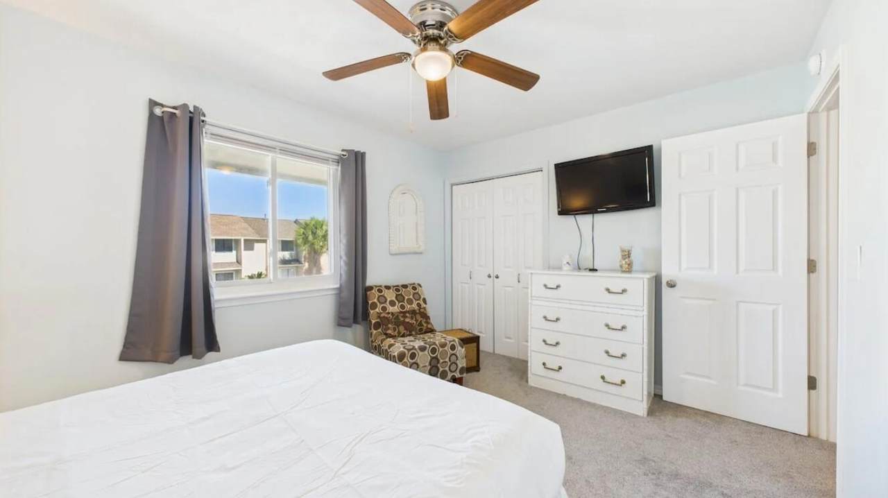 132 Leslie Lane - Photo 1