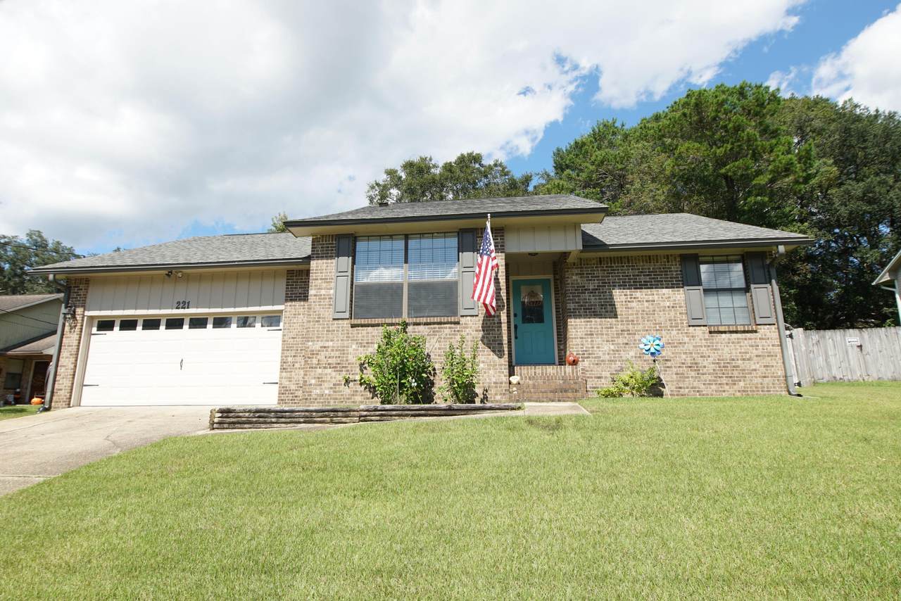 221 Karen Court - Photo 1